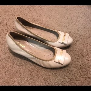 Soft leather beige flat